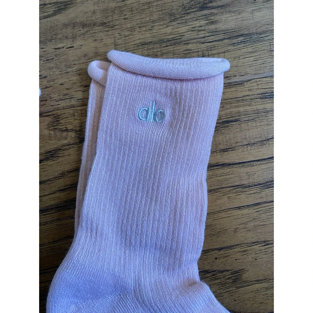 ALO Yoga Socks‎ Women's Crew Roll Top Pink Logo Medium 3 Pair Athleisure NEW